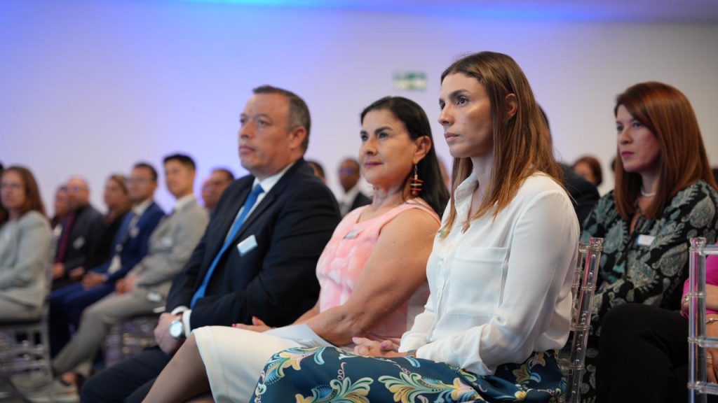 Laura López, Gerente General de PROCOMER en evento de inauguración de Shockwave Medical.